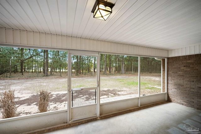 5621 Cardiman St, Milton, FL 32583