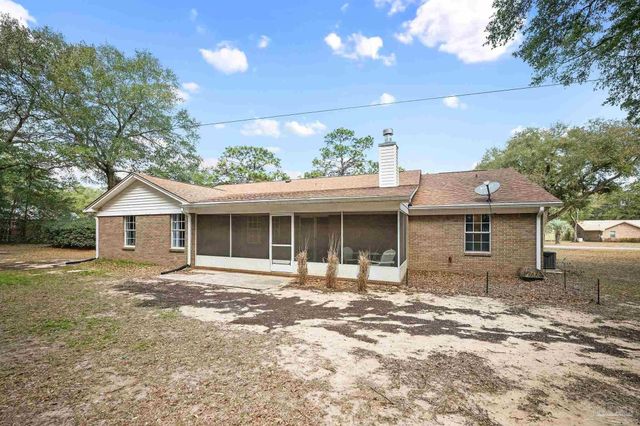 5621 Cardiman St, Milton, FL 32583