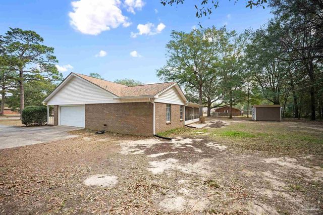 5621 Cardiman St, Milton, FL 32583