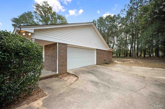 5621 Cardiman St, Milton, FL 32583