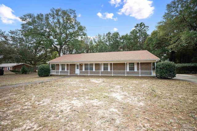 5621 Cardiman St, Milton, FL 32583