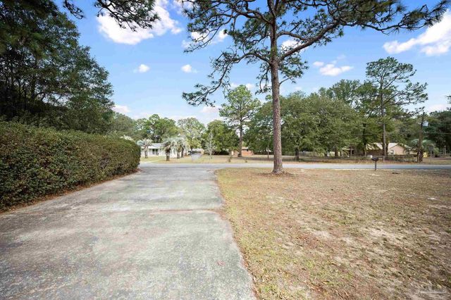 5621 Cardiman St, Milton, FL 32583