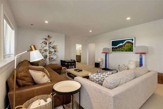 870 Augusta Court, Waukee, IA 50263