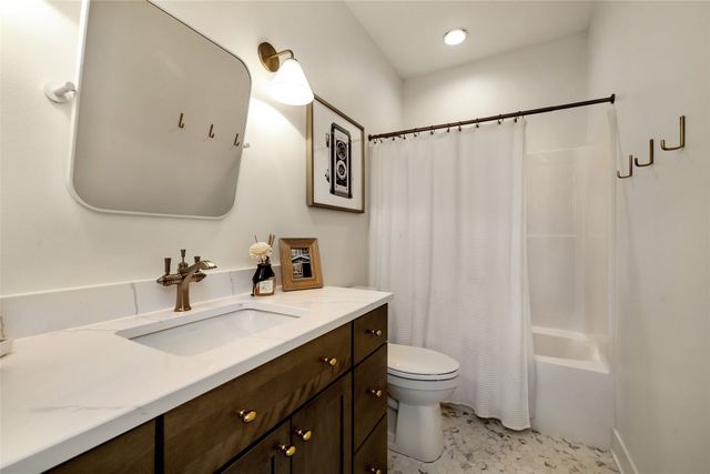 870 Augusta Court, Waukee, IA 50263