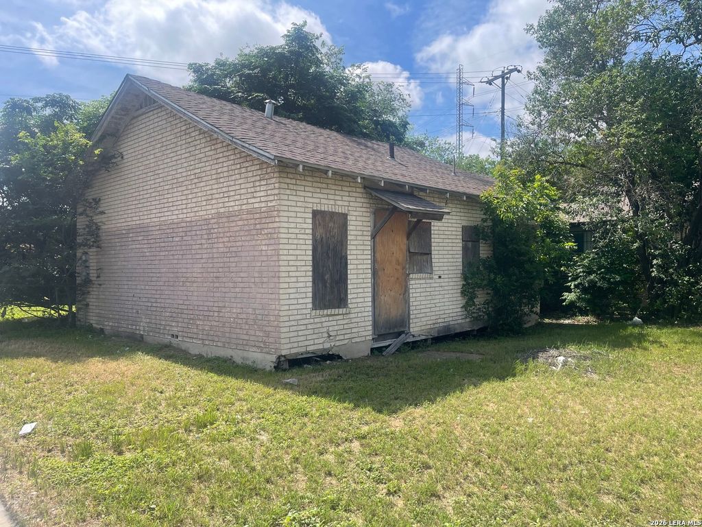 2411 S ZARZAMORA ST, San Antonio, TX 78207
