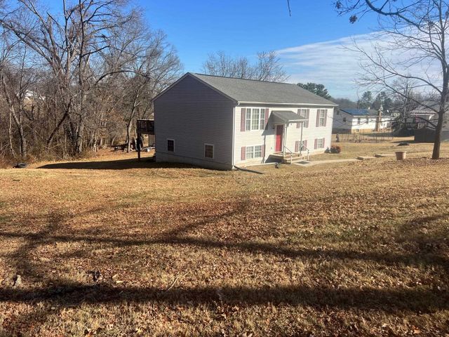 512 F ST, Staunton, VA 24401