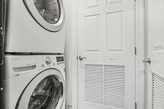 2222 W Belmont Avenue 202, Chicago, IL 60618