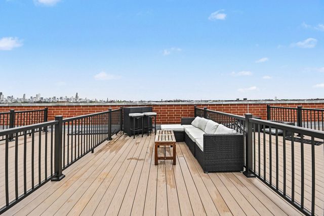 2222 W Belmont Avenue 202, Chicago, IL 60618