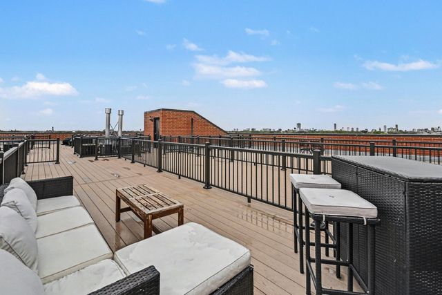 2222 W Belmont Avenue 202, Chicago, IL 60618