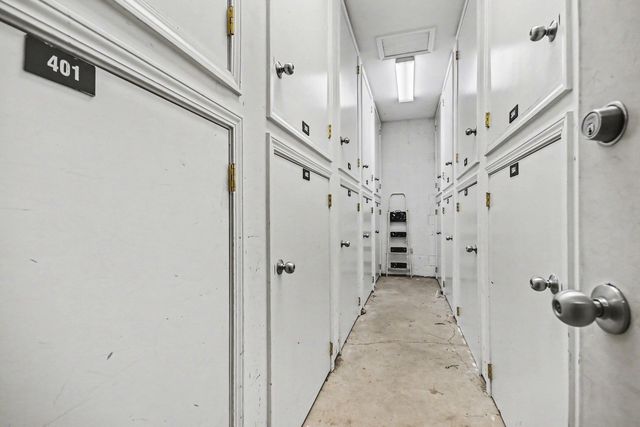 2222 W Belmont Avenue 202, Chicago, IL 60618