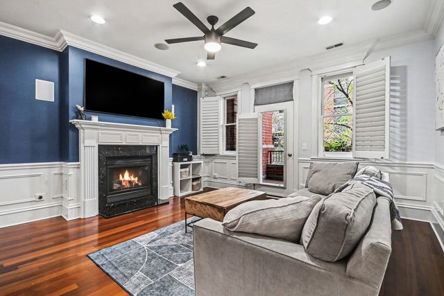 2222 W Belmont Avenue 202, Chicago, IL 60618