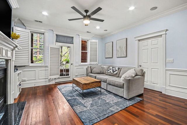 2222 W Belmont Avenue 202, Chicago, IL 60618