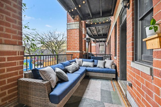 2222 W Belmont Avenue 202, Chicago, IL 60618