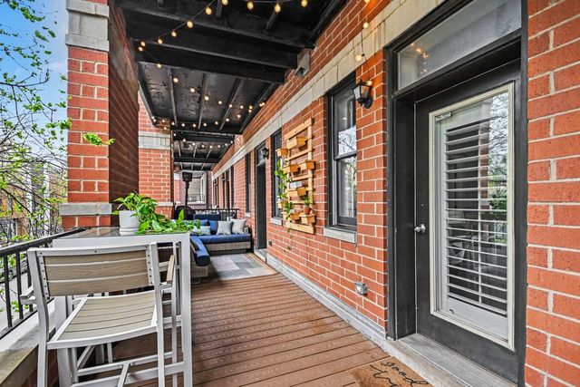 2222 W Belmont Avenue 202, Chicago, IL 60618