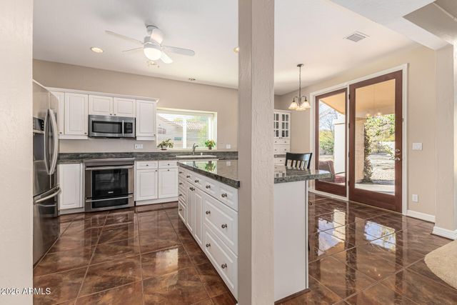 4750 W SADDLEHORN Road, Phoenix, AZ 85083