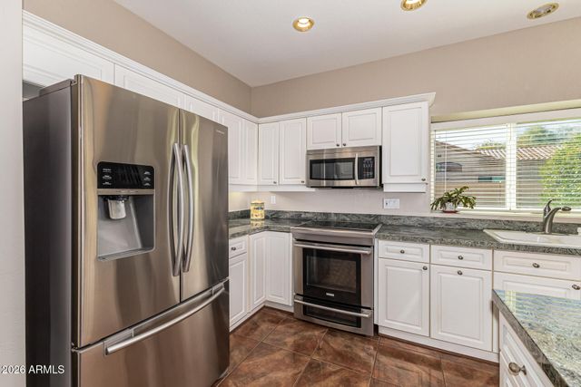 4750 W SADDLEHORN Road, Phoenix, AZ 85083