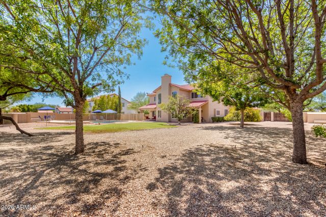 4750 W SADDLEHORN Road, Phoenix, AZ 85083