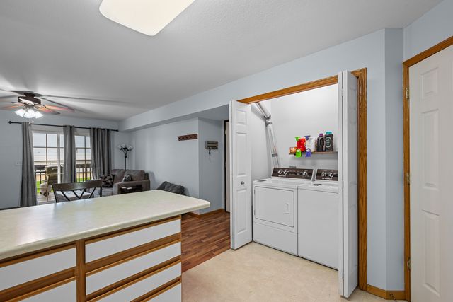 117 E PRICE Street 203, Eldridge, IA 52748