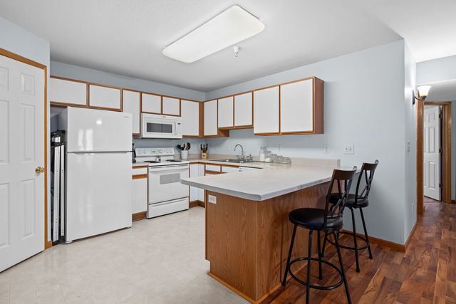 117 E PRICE Street 203, Eldridge, IA 52748