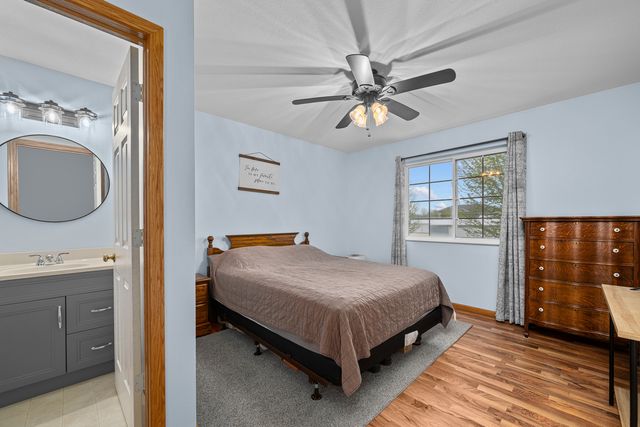 117 E PRICE Street 203, Eldridge, IA 52748