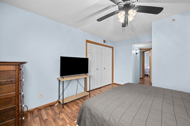 117 E PRICE Street 203, Eldridge, IA 52748