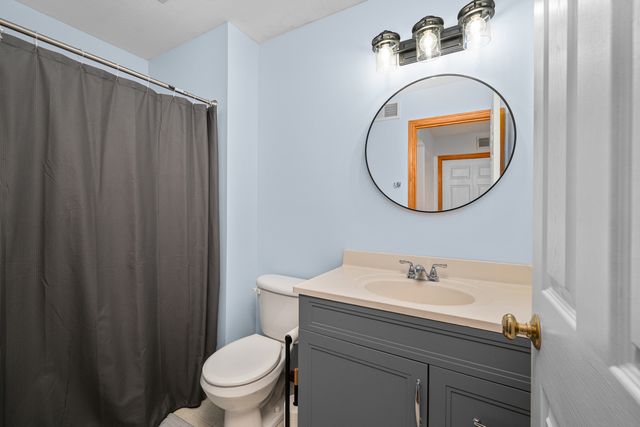 117 E PRICE Street 203, Eldridge, IA 52748