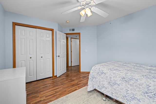 117 E PRICE Street 203, Eldridge, IA 52748