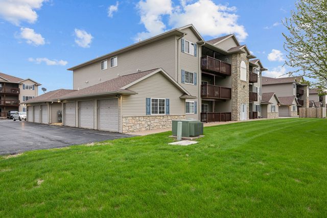 117 E PRICE Street 203, Eldridge, IA 52748