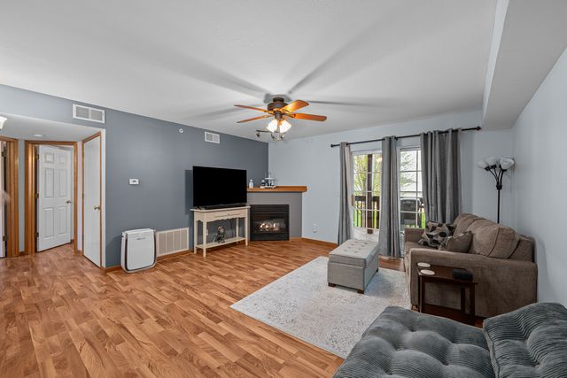 117 E PRICE Street 203, Eldridge, IA 52748