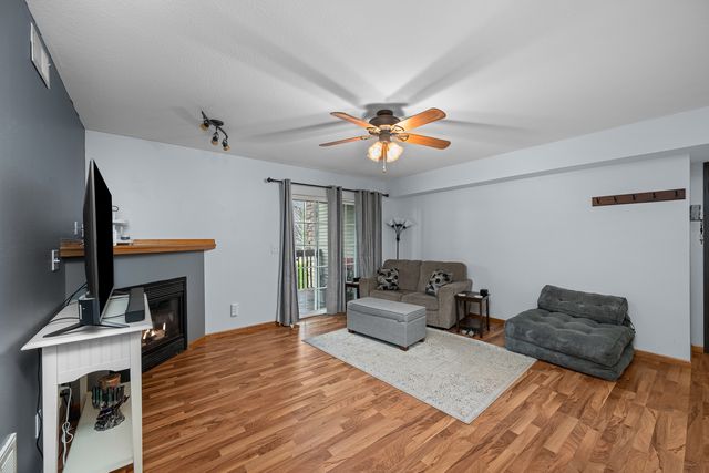 117 E PRICE Street 203, Eldridge, IA 52748