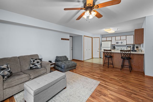 117 E PRICE Street 203, Eldridge, IA 52748