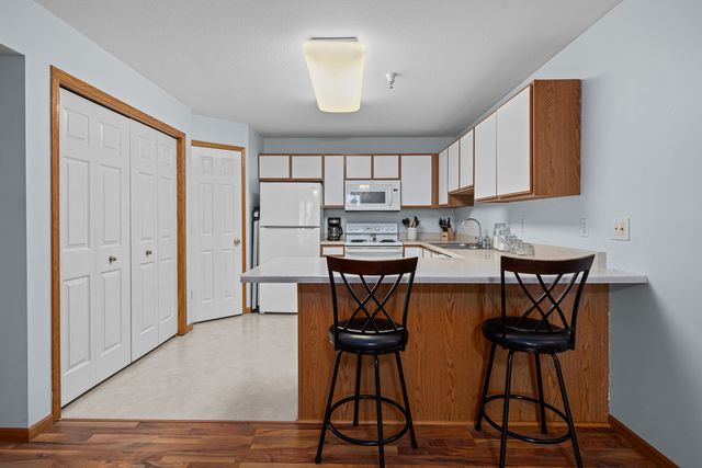 117 E PRICE Street 203, Eldridge, IA 52748