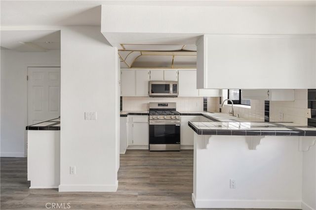 9144 Burnet 31, North Hills, CA 91343