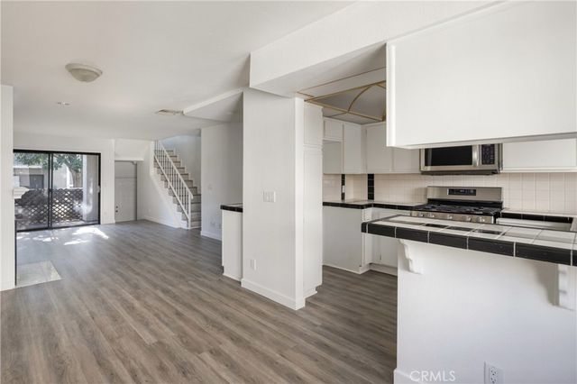 9144 Burnet 31, North Hills, CA 91343