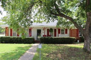 706 Gray Street, Bowie, TX 76230