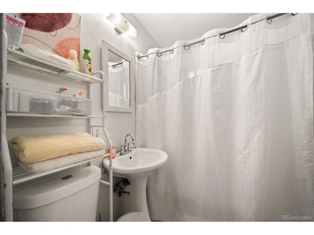 2351 Jamaica St, Aurora, CO 80010