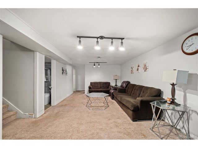 2351 Jamaica St, Aurora, CO 80010