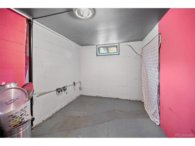 2351 Jamaica St, Aurora, CO 80010