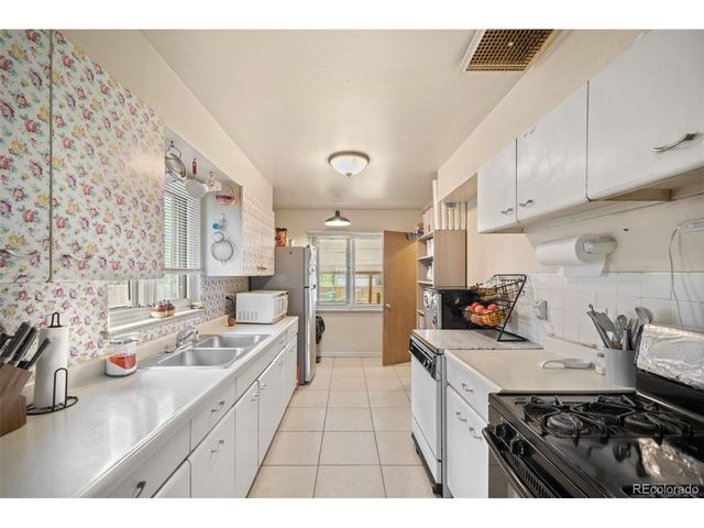 2351 Jamaica St, Aurora, CO 80010