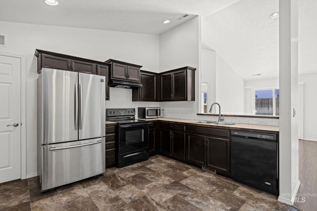 9677 W Stonewood Dr, Boise, ID 83709