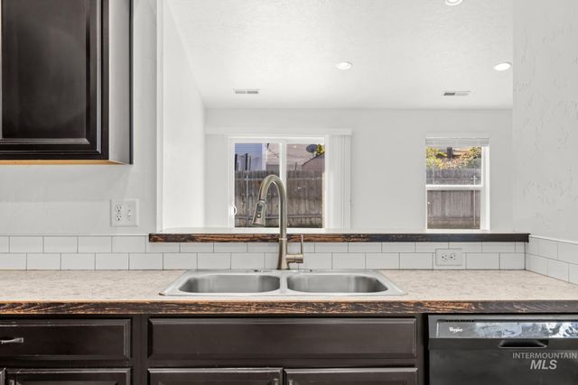 9677 W Stonewood Dr, Boise, ID 83709
