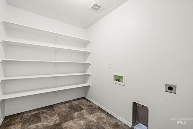 9677 W Stonewood Dr, Boise, ID 83709