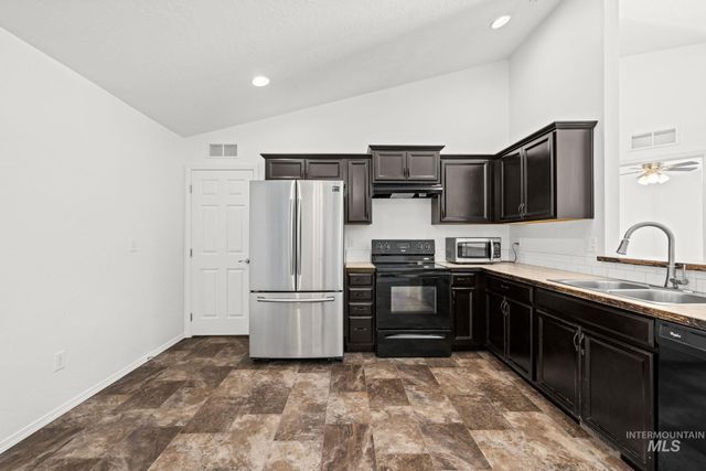 9677 W Stonewood Dr, Boise, ID 83709