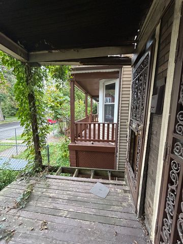 7941 S Burnham Avenue, Chicago, IL 60617