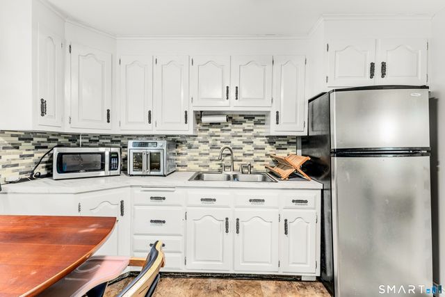 9 Sheridan Court, Plainville, CT 06062