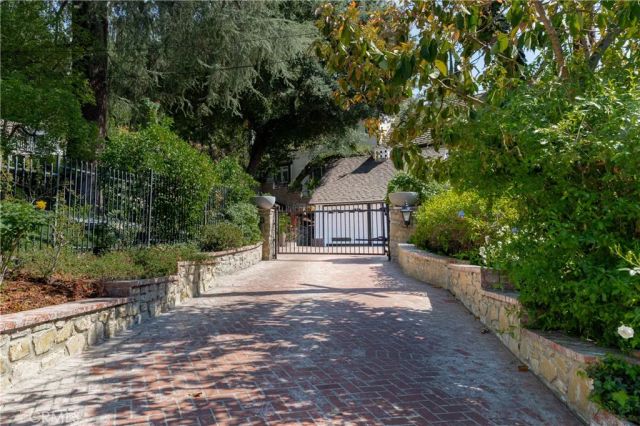 4650 Encino Avenue, Encino, CA 91316