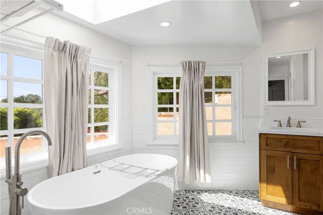 4650 Encino Avenue, Encino, CA 91316