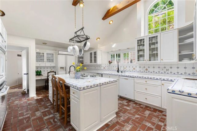 4650 Encino Avenue, Encino, CA 91316