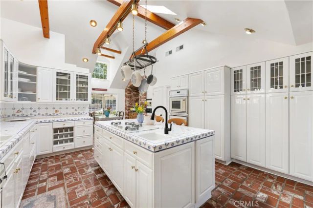 4650 Encino Avenue, Encino, CA 91316