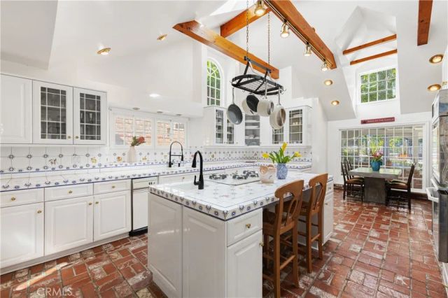 4650 Encino Avenue, Encino, CA 91316